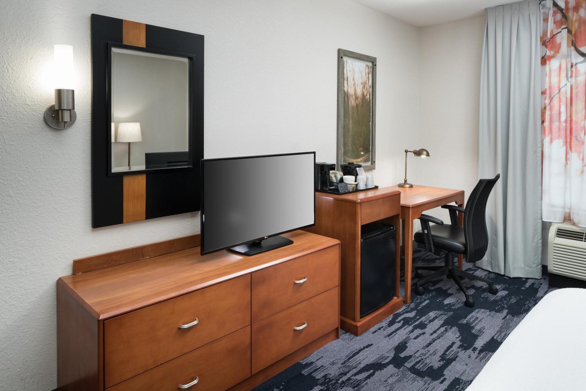 Fairfield & Kansas Hotel 3*