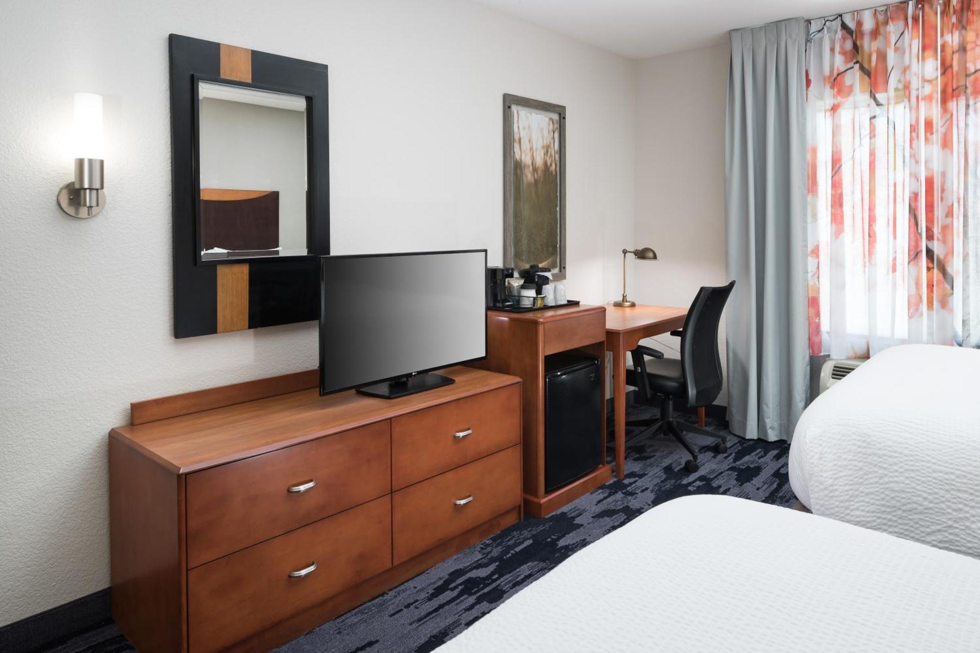 Fairfield & Kansas City Hotel 3*