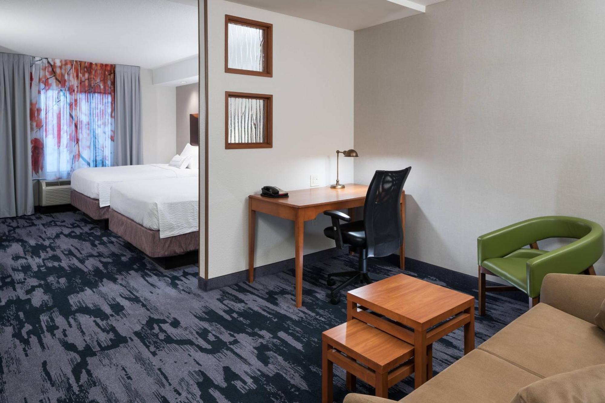Hotel Fairfield & Kansas Overland Park