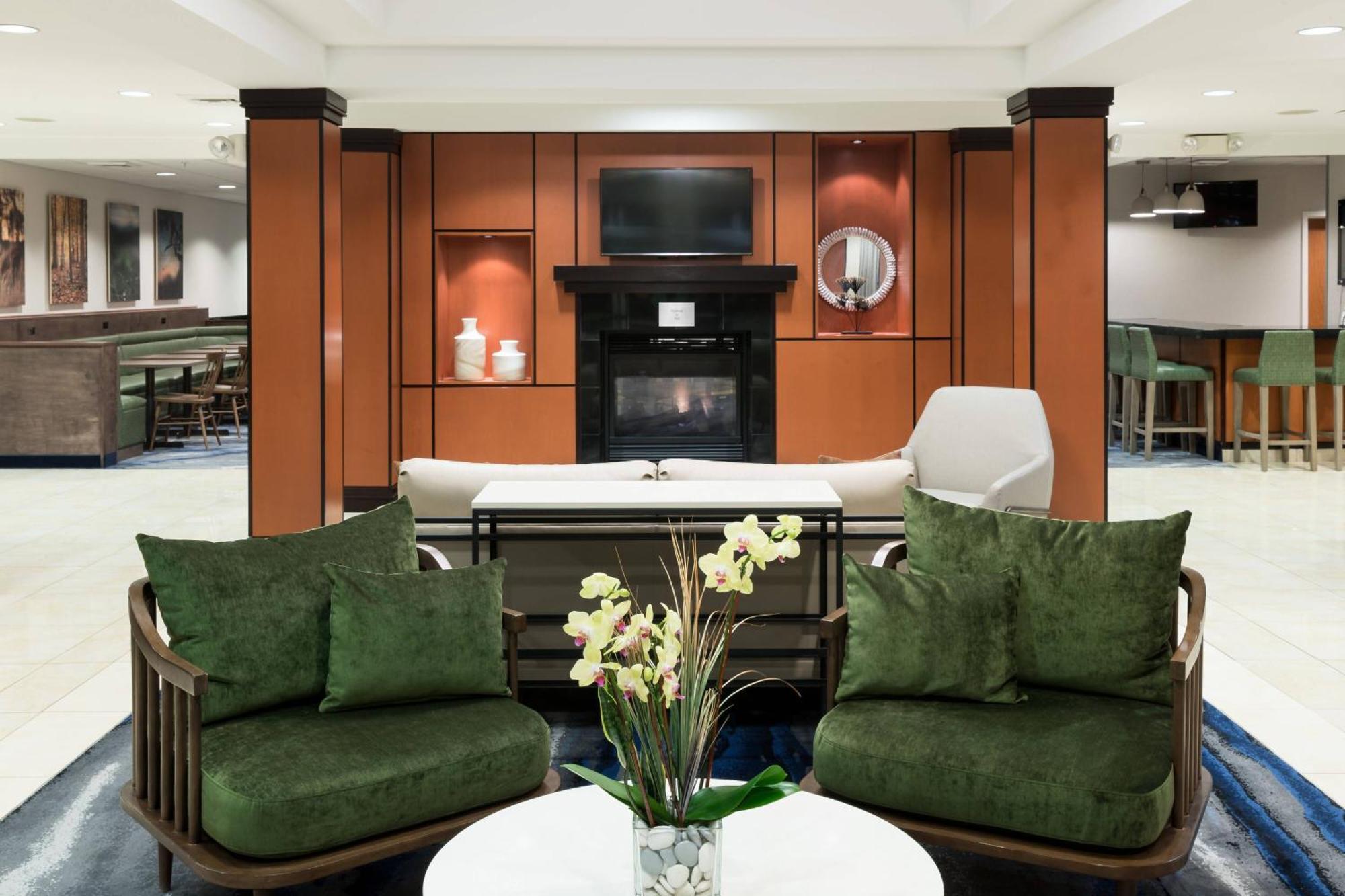 Hotel Fairfield & Kansas Overland Park
