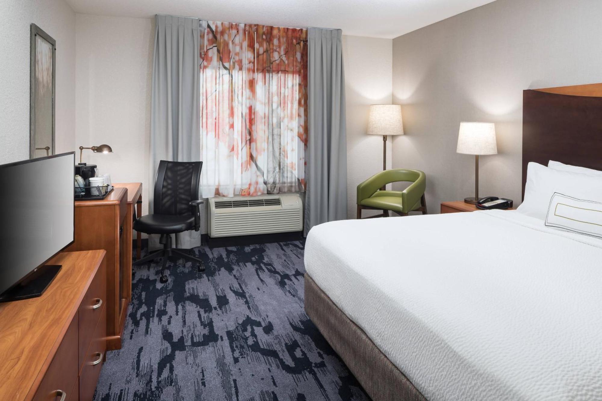 Fairfield & Kansas Hotel 3*